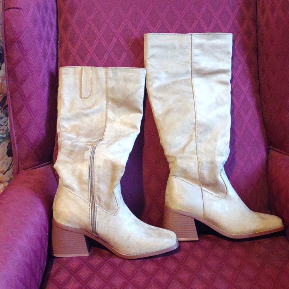 Versona Comfort Knee High Size 7 Boots Tan